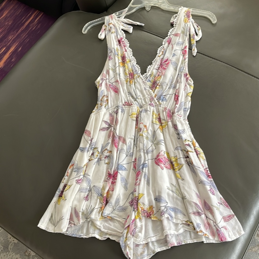 🏝️ >L.A. HEARTS> Small Shorts Romper. Great as a beach cover-up!